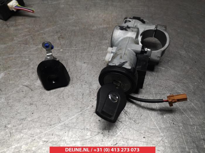 Nissan Note Kontaktslot+Sleutel O335025