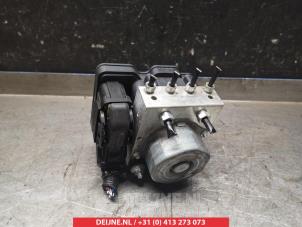 Toyota Aygo ABS pump O338542 photo 2