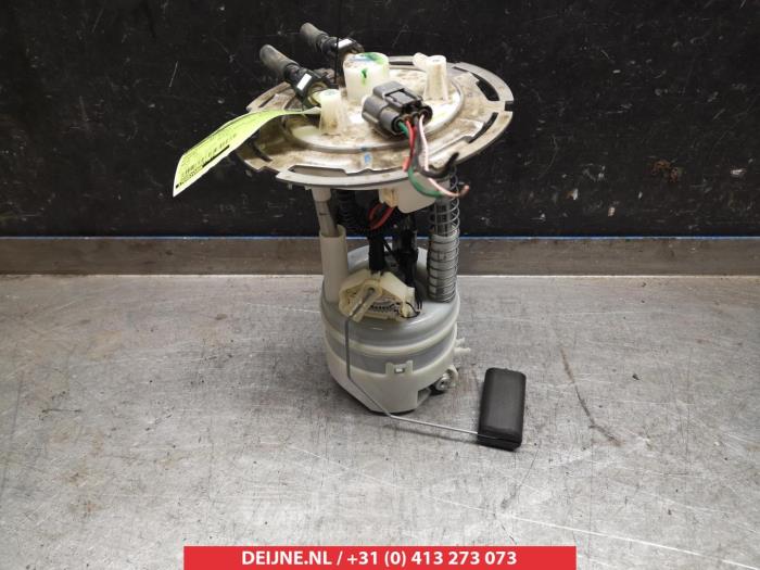 Gebruikte Brandstofpomp Elektrisch Nissan Note (E12) 1.2 68 Prijs € 60,00 Margeregeling aangeboden door V.Deijne Jap.Auto-onderdelen BV