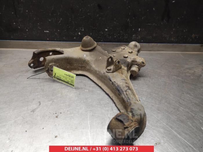 Hyundai Terracan Draagarm onder links-voor O381094
