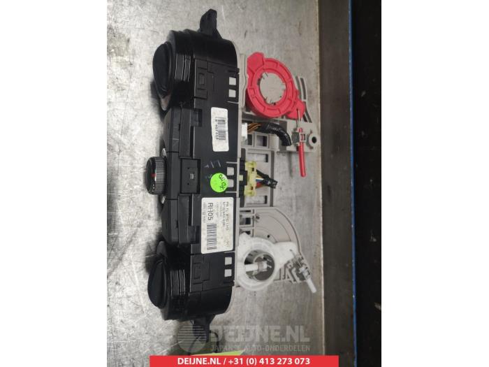 Hyundai I20 Kachel Bedieningspaneel O305513