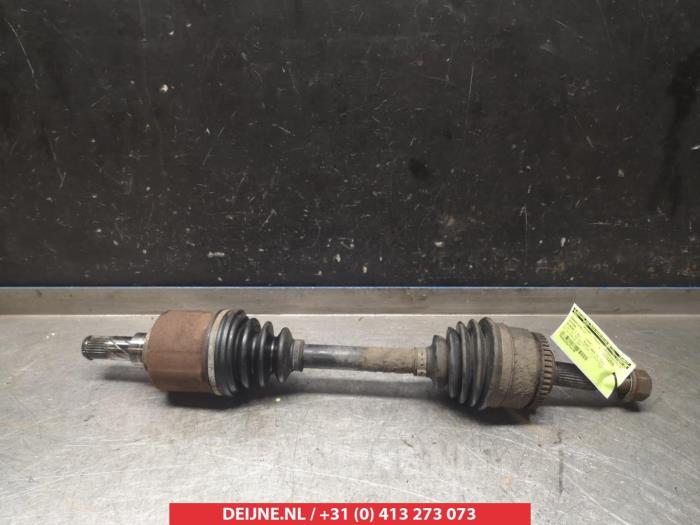 Gebruikte Steekas links-voor Nissan Almera Tino (V10M) 2.2 Di 16V Prijs € 40,00 Margeregeling aangeboden door V.Deijne Jap.Auto-onderdelen BV