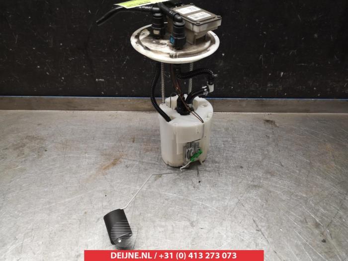 Gebruikte Tank element Pomp Kia Sportage (QL) 1.7 CRDi 115 16V 4x2 Prijs € 100,00 Margeregeling aangeboden door V.Deijne Jap.Auto-onderdelen BV