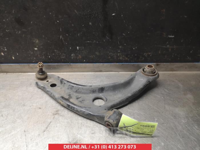 Subaru Trezia Draagarm onder rechts-voor O382279