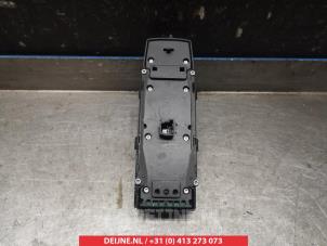 Infiniti Q30 Multi-functional window switch O311947 photo 2