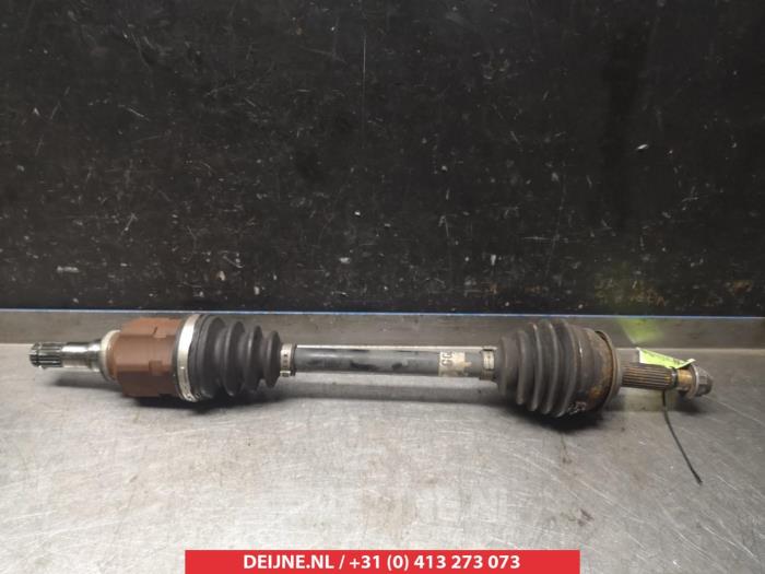 Toyota Yaris Front drive shaft, left O318620