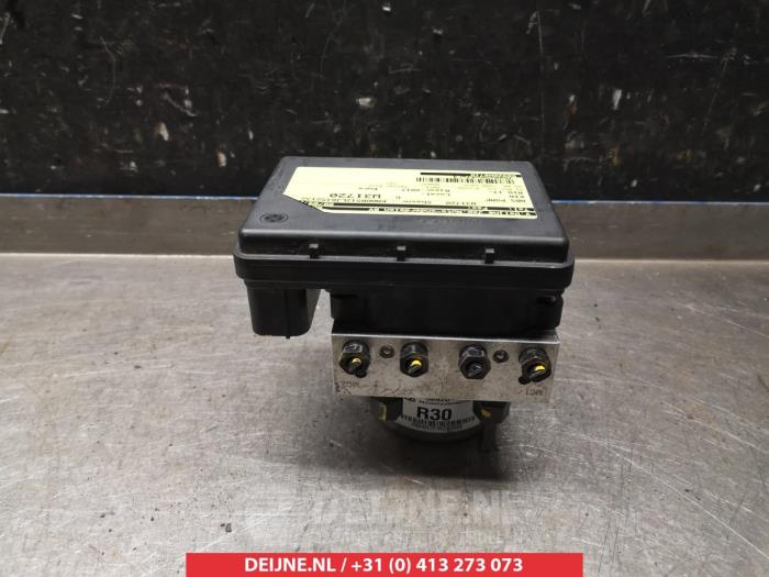 Gebruikte ABS Pomp Kia Rio IV (YB) 1.2 MPI 16V Prijs € 100,00 Margeregeling aangeboden door V.Deijne Jap.Auto-onderdelen BV
