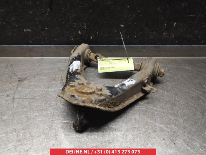 Nissan Terrano Draagarm Boven links-voor O380578