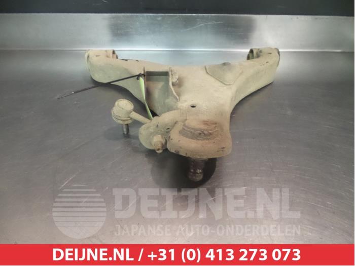 Nissan Navara Draagarm onder links-voor O381263