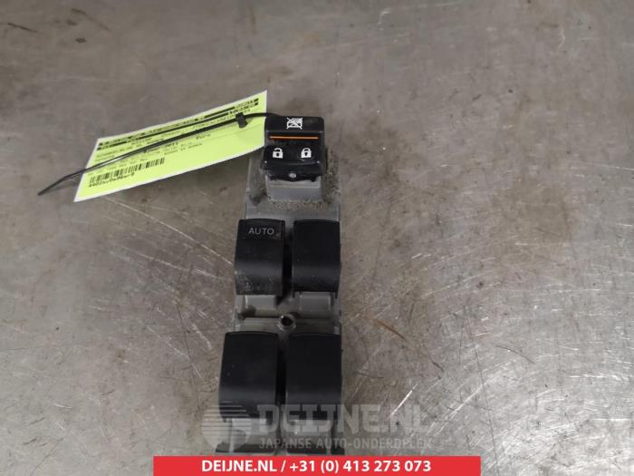 Toyota Verso-S Multi-functional window switch O312545