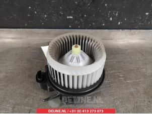 Toyota Verso-S Kachel Ventilatiemotor O367488 foto 2