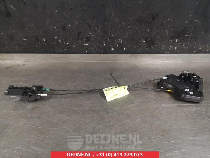 Toyota Corolla Deurslot Mechaniek 4Deurs rechts-achter O281837