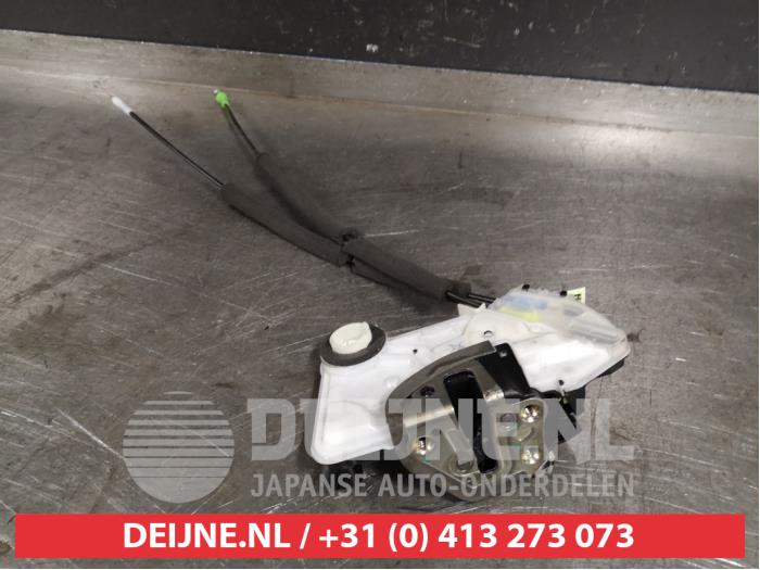 Toyota C-HR Türschlossmechanik 4-türig links vorne O279925