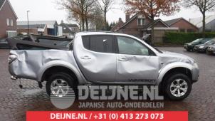 Mitsubishi L200 Door window 4-door, front right O274981 photo 2