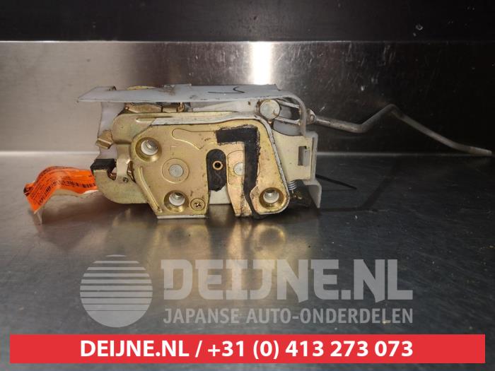 Mazda 323 Türschlossmechanik 2-türig links O278994