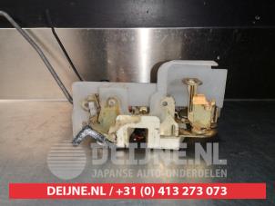 Mazda 323 Türschlossmechanik 2-türig links O278994 foto 3