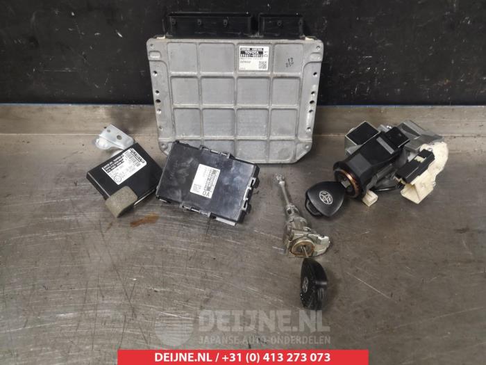 Gebruikte Computer Motormanagement Toyota Avensis (T27) 2.2 16V D-4D-F 150 Prijs € 100,00 Margeregeling aangeboden door V.Deijne Jap.Auto-onderdelen BV