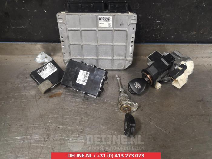 Toyota Avensis Slotenset Cilinder (compleet) O278917