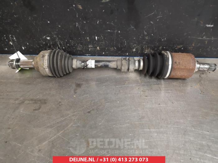 Gebruikte Steekas links-voor Nissan Qashqai (J10) 1.5 dCi Prijs € 50,00 Margeregeling aangeboden door V.Deijne Jap.Auto-onderdelen BV