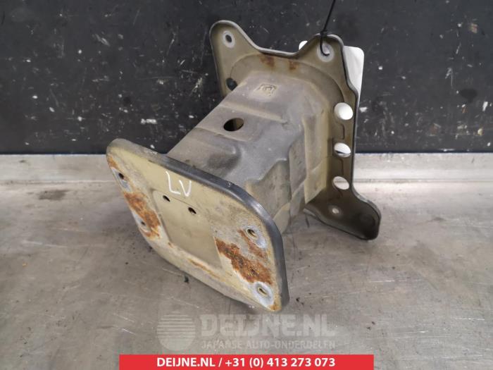 Chevrolet Captiva Bumpersteun links-voor O264958
