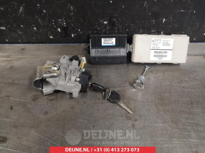 Mitsubishi Space Star Slotenset Cilinder (compleet) O278427