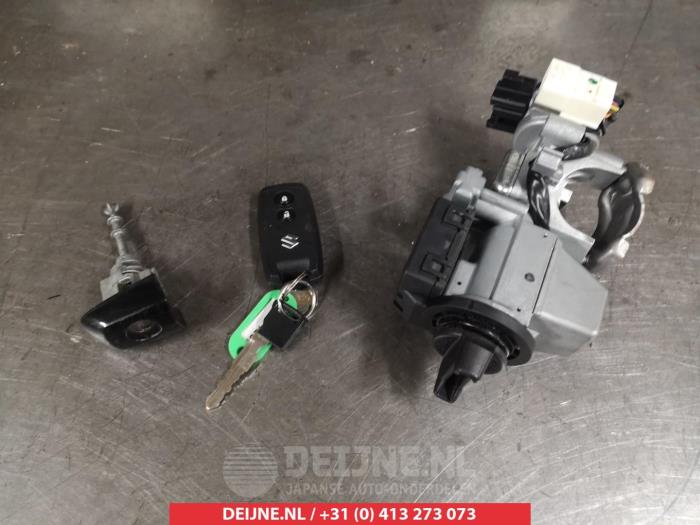 Suzuki Swift Kontaktslot+Sleutel O335812