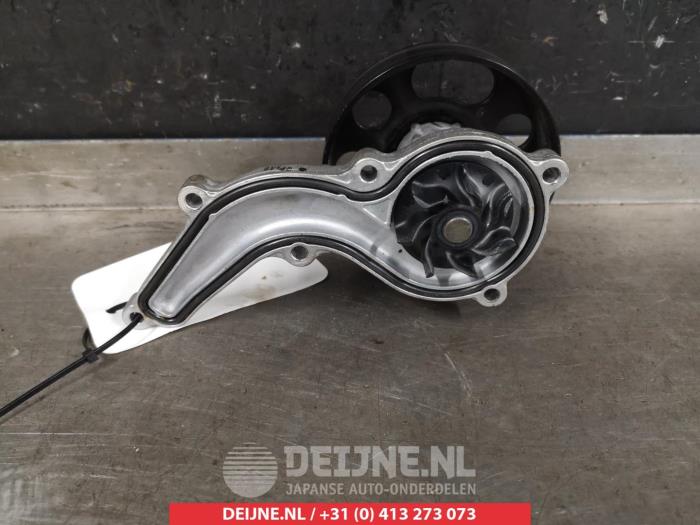 Gebruikte Waterpomp Honda HR-V (RU) 1.5 i-VTEC 16V Prijs € 25,00 Margeregeling aangeboden door V.Deijne Jap.Auto-onderdelen BV