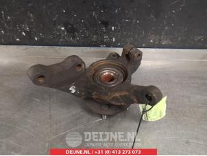 Gebruikte Fusee links-voor Hyundai Trajet 2.0 CRDi 16V Prijs € 25,00 Margeregeling aangeboden door V.Deijne Jap.Auto-onderdelen BV