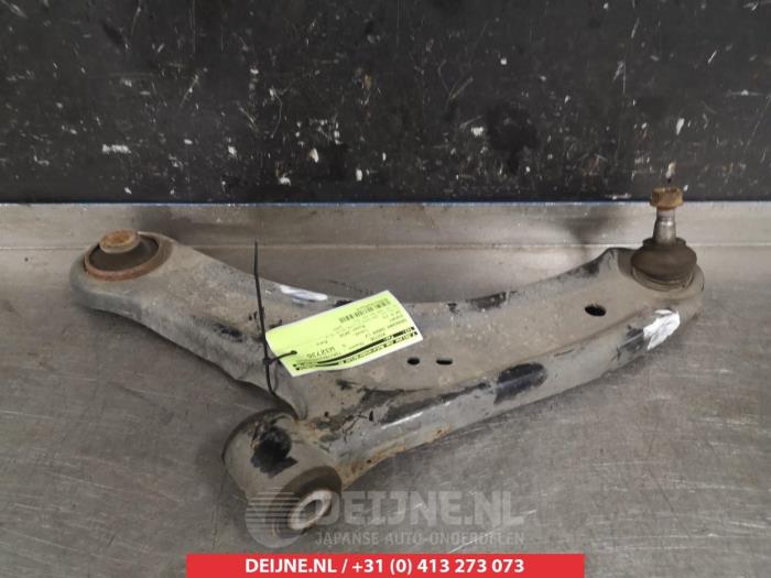Suzuki SX-4 Draagarm onder links-voor O381744