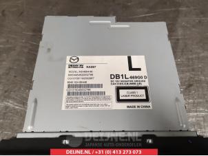 Mazda 2 CD player O312625 photo 2