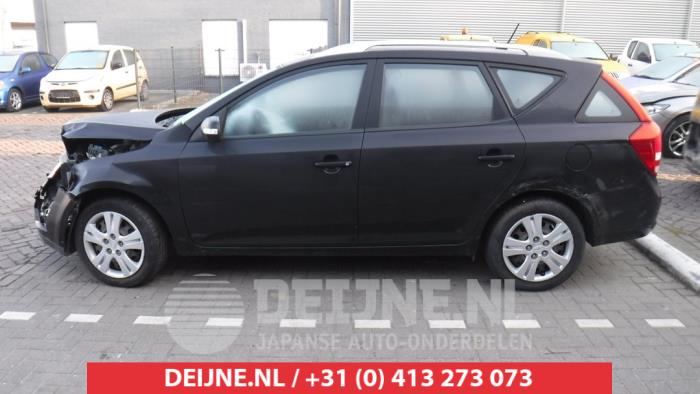 Kia Ceed Rear door window 4-door, left O287615