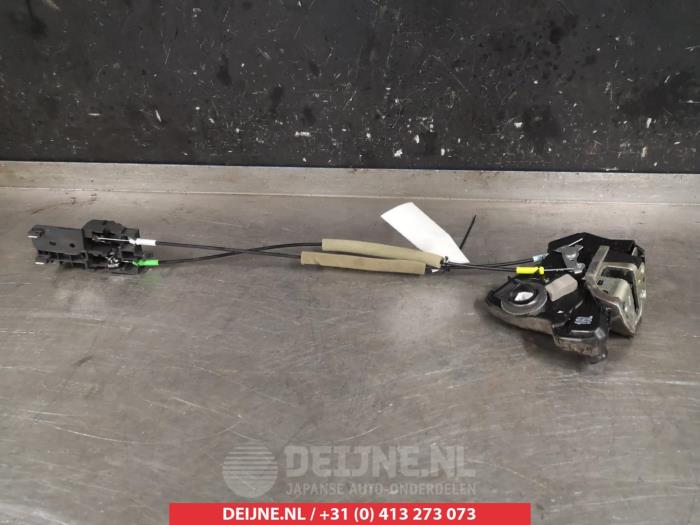 Toyota Corolla Deurslot Mechaniek 4Deurs links-voor O279866