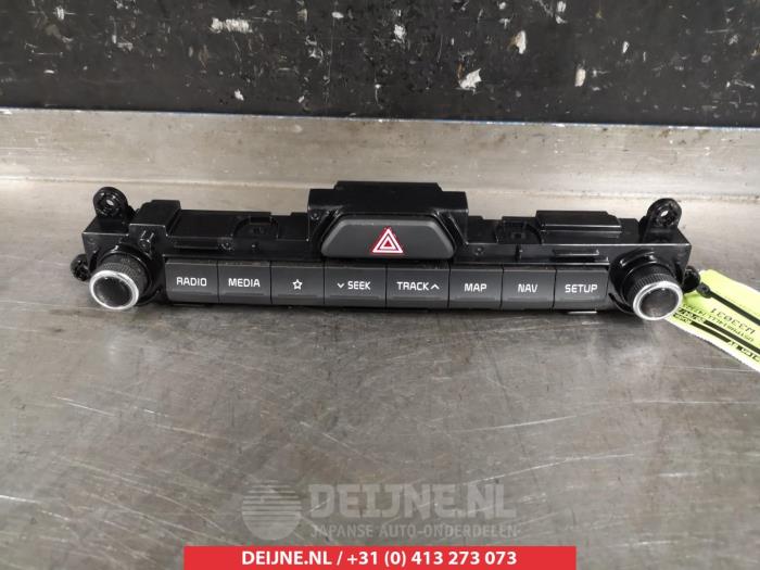 Kia Sportage Radio control panel O312586