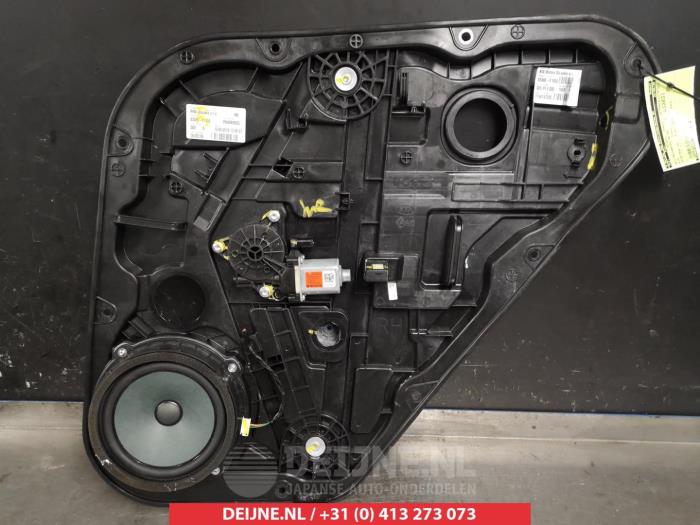 Kia Sportage Rear door window mechanism 4-door, right O291382