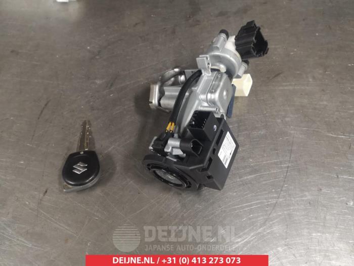 Suzuki Swift Ignition lock + key O335834