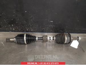 Gebruikte Aandrijfas links-voor Suzuki Vitara (LY/MY) 1.6 16V DDiS Prijs € 100,00 Margeregeling aangeboden door V.Deijne Jap.Auto-onderdelen BV