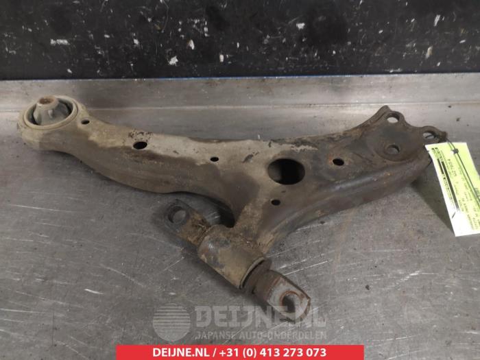 Toyota Camry Draagarm onder rechts-voor O382801