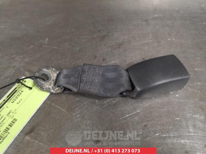 Suzuki Swift Veiligheidsgordel Insteek links-achter O316120