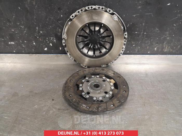 Gebruikte Koppelingsset (compleet) Nissan Qashqai Prijs € 50,00 Margeregeling aangeboden door V.Deijne Jap.Auto-onderdelen BV
