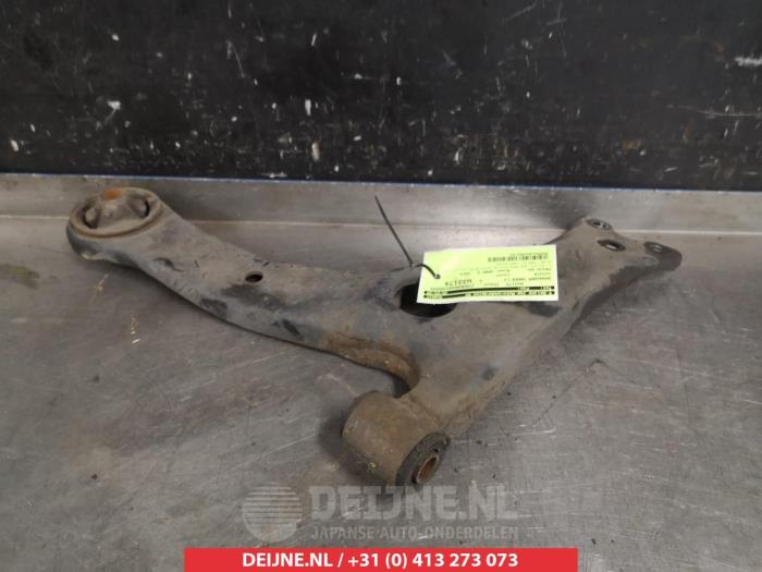 Toyota Prius Draagarm onder links-voor O381789