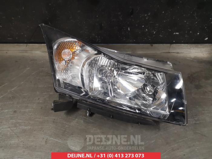 Chevrolet Cruze Headlight, right O266923