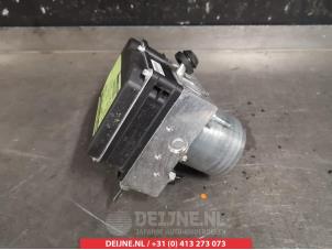 Nissan 370Z ABS pump O337582 photo 2