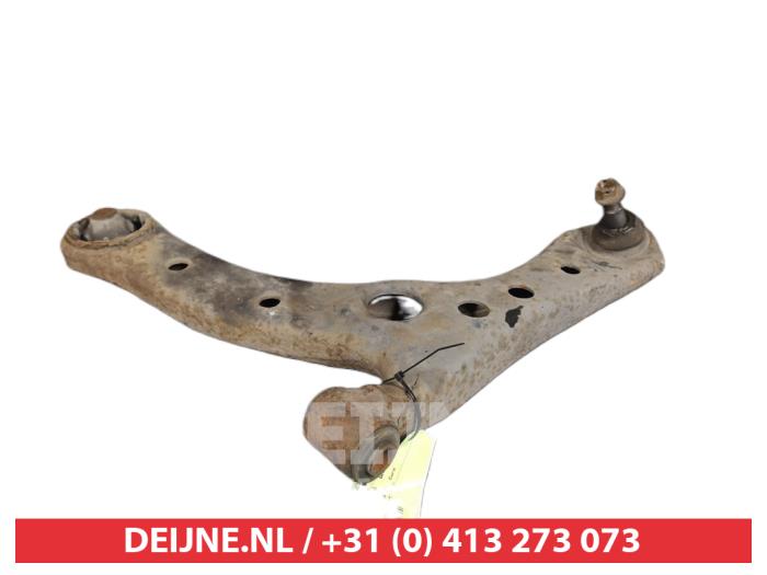 Toyota Avensis Verso Draagarm onder links-voor O381840