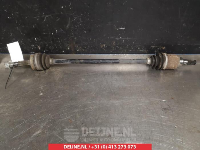 Gebruikte Aandrijfas links-achter Nissan Qashqai (J10) Prijs € 50,00 Margeregeling aangeboden door V.Deijne Jap.Auto-onderdelen BV