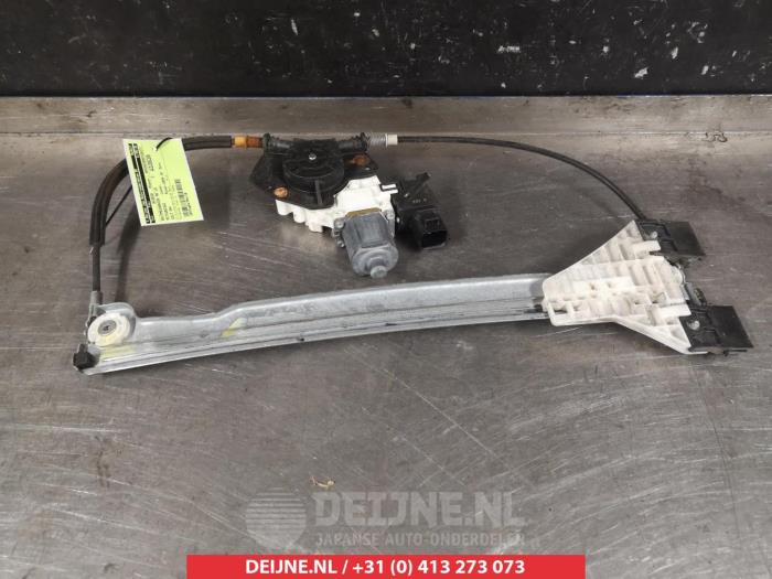 Mitsubishi Colt Ruitmechaniek 4Deurs links-achter O290694