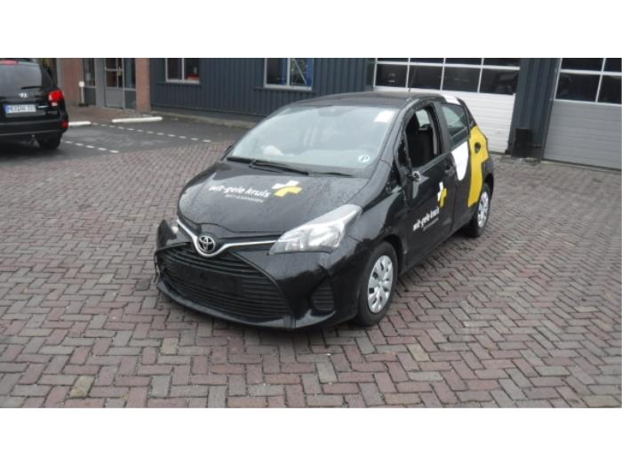 Toyota Yaris Bumper Rooster O264704