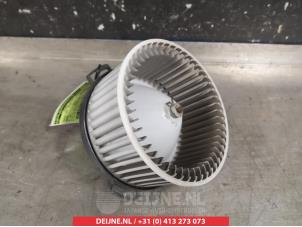 Mazda 5 Heating and ventilation fan motor O366901 photo 2
