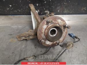 Nissan Almera Fusee links-voor O322487 foto 2