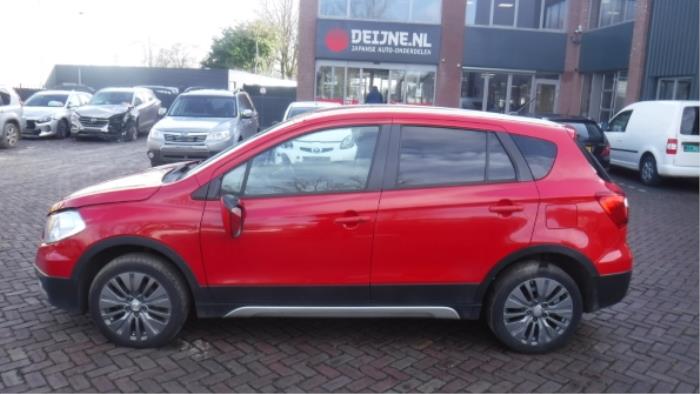 Suzuki SX-4 Portier 4Deurs links-achter O285722