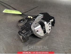Toyota IQ Türschlossmechanik 2-türig links O279128 foto 2